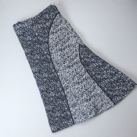 H&M NWT B&W Trumpet Skirt - Picture 3 of 6